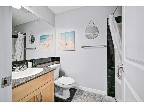 2112-5605 Henwood Street Sw, Calgary, AB - Indoor Photo Showing Bathroom