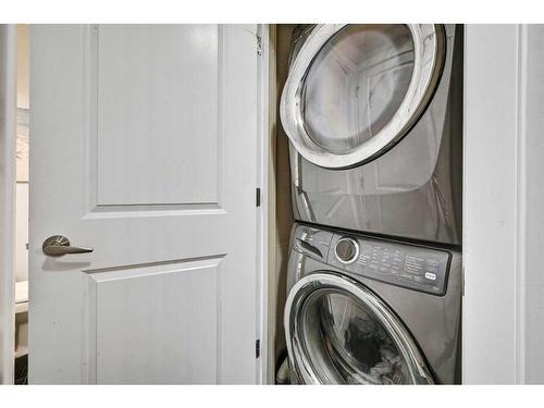 2112-5605 Henwood Street Sw, Calgary, AB - Indoor Photo Showing Laundry Room