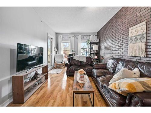 2112-5605 Henwood Street Sw, Calgary, AB - Indoor Photo Showing Living Room