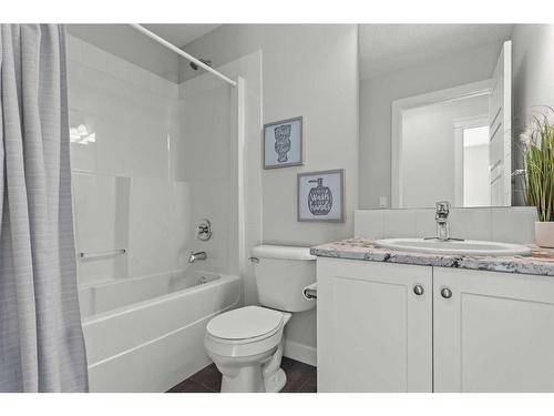 305 Evanspark Gardens Nw, Calgary, AB - Indoor Photo Showing Bathroom