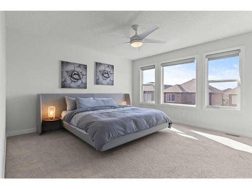 305 Evanspark Gardens Nw, Calgary, AB - Indoor Photo Showing Bedroom