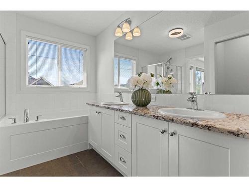 305 Evanspark Gardens Nw, Calgary, AB - Indoor Photo Showing Bathroom