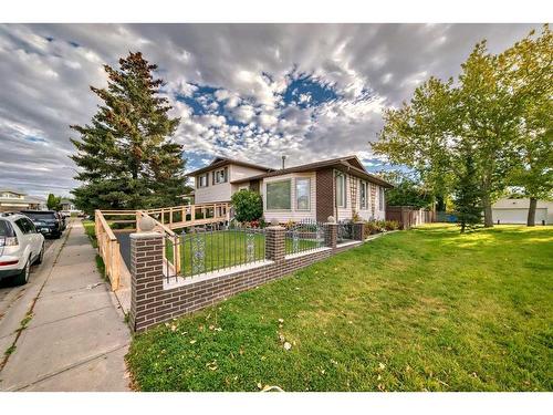 88 Templeson Way Ne, Calgary, AB - Outdoor