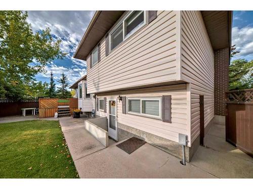 88 Templeson Way Ne, Calgary, AB - Outdoor