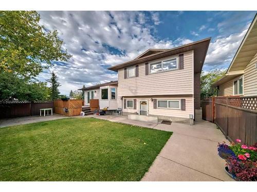 88 Templeson Way Ne, Calgary, AB - Outdoor