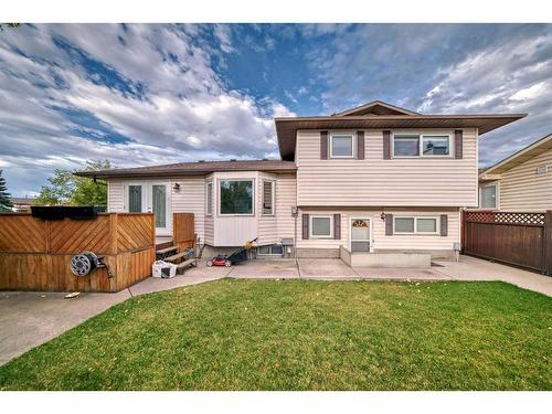 88 Templeson Way Ne, Calgary, AB - Outdoor