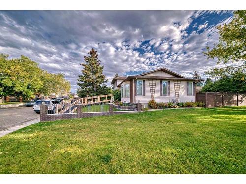 88 Templeson Way Ne, Calgary, AB - Outdoor