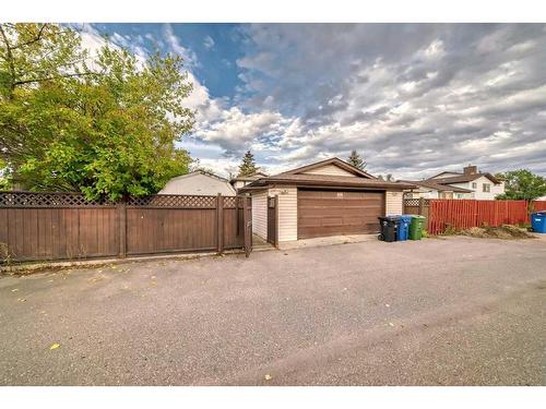 88 Templeson Way Ne, Calgary, AB - Outdoor