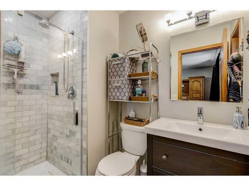 5724 58 Avenue, Olds, AB - Indoor Photo Showing Bathroom