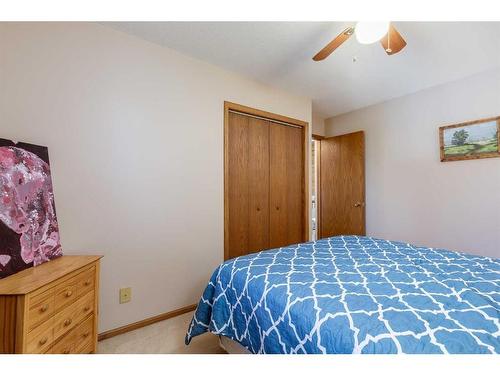 5724 58 Avenue, Olds, AB - Indoor Photo Showing Bedroom