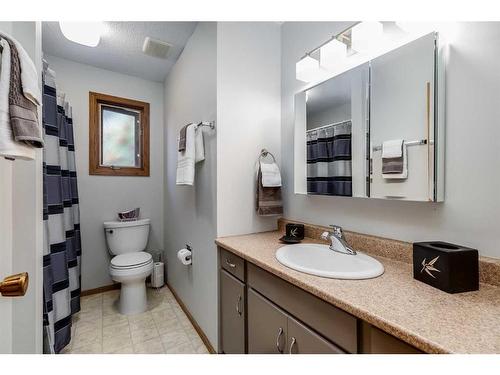 5724 58 Avenue, Olds, AB - Indoor Photo Showing Bathroom