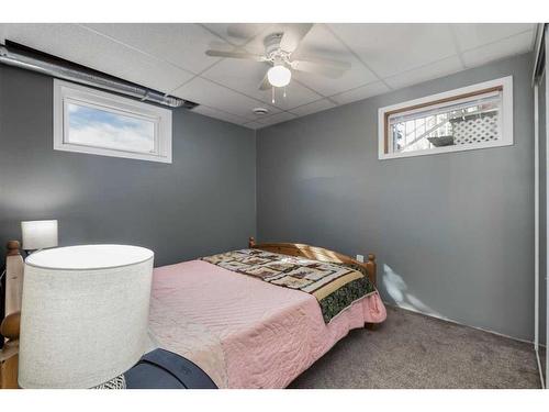 5724 58 Avenue, Olds, AB - Indoor Photo Showing Bedroom