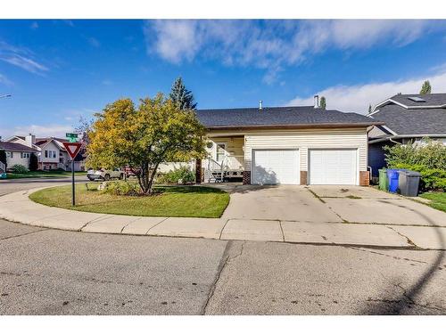 5724 58 Avenue, Olds, AB - Outdoor With Facade