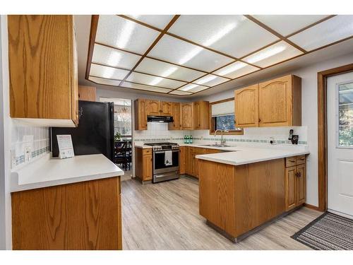 5724 58 Avenue, Olds, AB - Indoor Photo Showing Kitchen With Double Sink