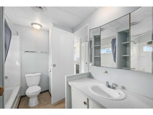 826 Brentwood Crescent, Strathmore, AB - Indoor Photo Showing Bathroom