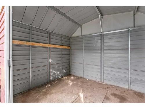 826 Brentwood Crescent, Strathmore, AB - Indoor Photo Showing Garage