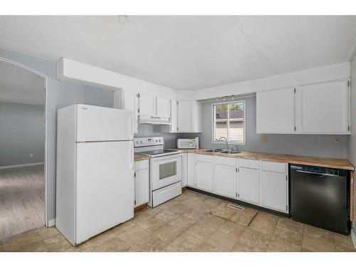 826 Brentwood Crescent, Strathmore, AB - Indoor Photo Showing Kitchen