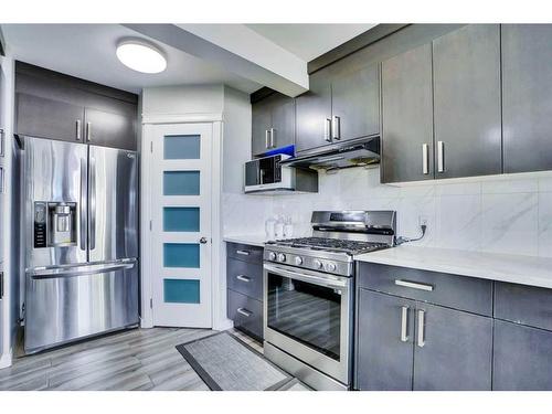 11 Saddlebrook Way Ne, Calgary, AB - Indoor Photo Showing Kitchen