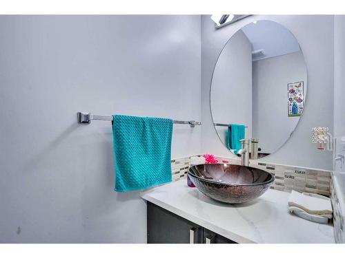 11 Saddlebrook Way Ne, Calgary, AB - Indoor Photo Showing Bathroom