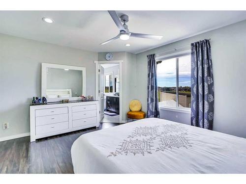 11 Saddlebrook Way Ne, Calgary, AB - Indoor Photo Showing Bedroom