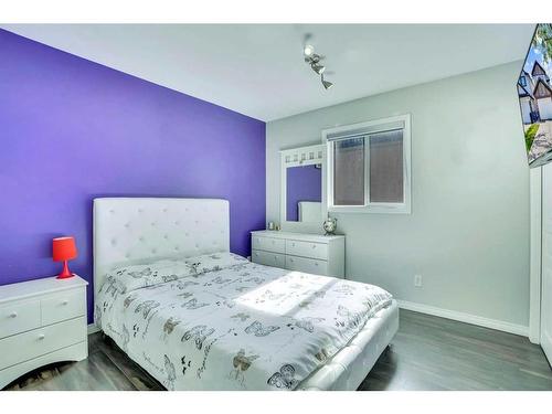 11 Saddlebrook Way Ne, Calgary, AB - Indoor Photo Showing Bedroom