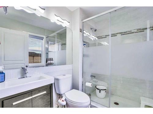 11 Saddlebrook Way Ne, Calgary, AB - Indoor Photo Showing Bathroom