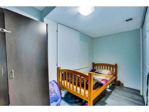 11 Saddlebrook Way Ne, Calgary, AB - Indoor Photo Showing Bedroom