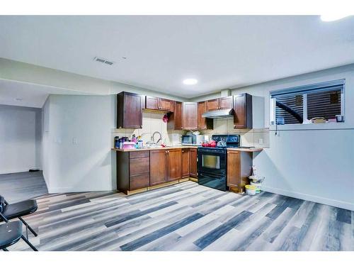 11 Saddlebrook Way Ne, Calgary, AB - Indoor Photo Showing Kitchen