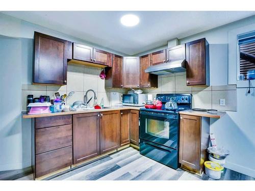 11 Saddlebrook Way Ne, Calgary, AB - Indoor Photo Showing Kitchen