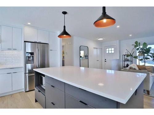 387 96 Avenue Se, Calgary, AB - Indoor Photo Showing Kitchen With Stainless Steel Kitchen With Upgraded Kitchen