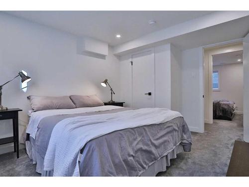 387 96 Avenue Se, Calgary, AB - Indoor Photo Showing Bedroom