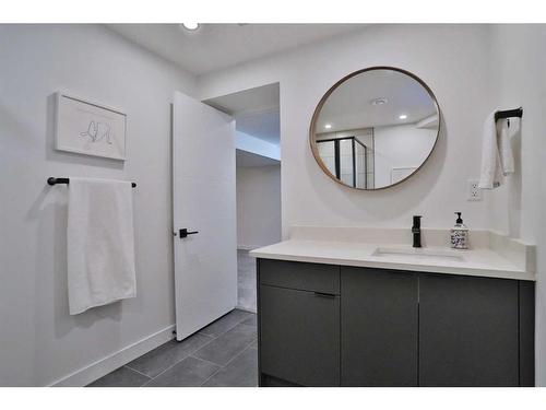 387 96 Avenue Se, Calgary, AB - Indoor Photo Showing Bathroom