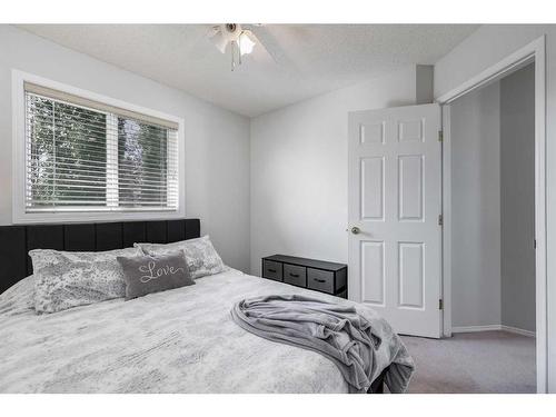 241 Scotia Point Nw, Calgary, AB - Indoor Photo Showing Bedroom