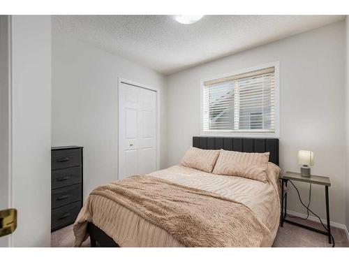 241 Scotia Point Nw, Calgary, AB - Indoor Photo Showing Bedroom