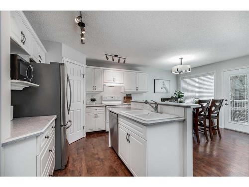 241 Scotia Point Nw, Calgary, AB - Indoor Photo Showing Kitchen