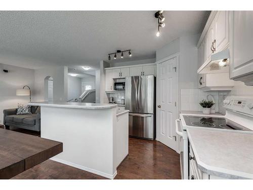 241 Scotia Point Nw, Calgary, AB - Indoor Photo Showing Kitchen