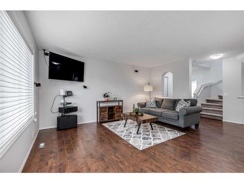 241 Scotia Point Nw, Calgary, AB - Indoor Photo Showing Living Room