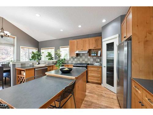 382 Discovery Ridge Boulevard Sw, Calgary, AB - Indoor Photo Showing Kitchen