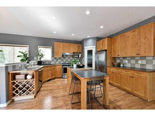 382 Discovery Ridge Boulevard Sw, Calgary, AB - Indoor Photo Showing Kitchen