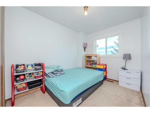 23-2511 38 Street Ne, Calgary, AB - Indoor Photo Showing Bedroom