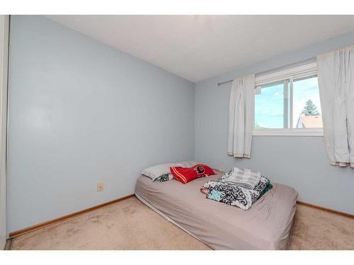 23-2511 38 Street Ne, Calgary, AB - Indoor Photo Showing Bedroom