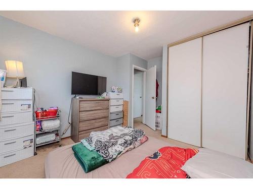 23-2511 38 Street Ne, Calgary, AB - Indoor Photo Showing Bedroom