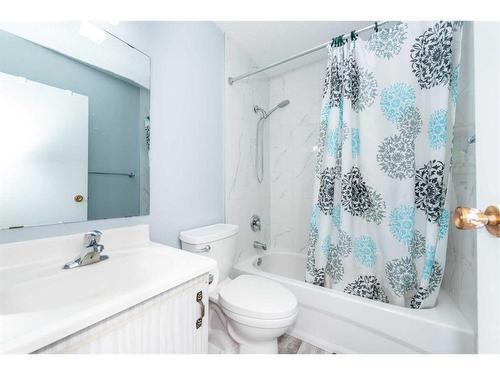 23-2511 38 Street Ne, Calgary, AB - Indoor Photo Showing Bathroom