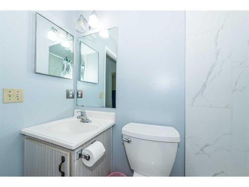 23-2511 38 Street Ne, Calgary, AB - Indoor Photo Showing Bathroom