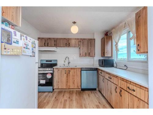 23-2511 38 Street Ne, Calgary, AB - Indoor Photo Showing Kitchen