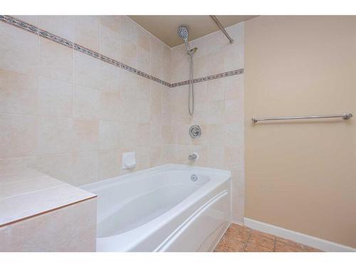 206-804 3 Avenue Sw, Calgary, AB - Indoor Photo Showing Bathroom