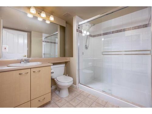 206-804 3 Avenue Sw, Calgary, AB - Indoor Photo Showing Bathroom