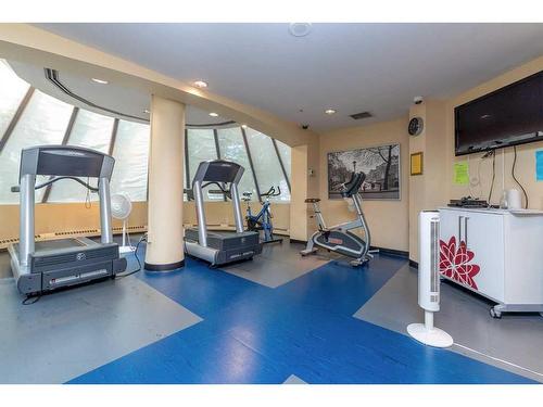 206-804 3 Avenue Sw, Calgary, AB - Indoor Photo Showing Gym Room