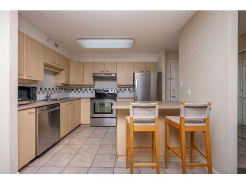 206-804 3 Avenue Sw, Calgary, AB - Indoor Photo Showing Kitchen With Stainless Steel Kitchen