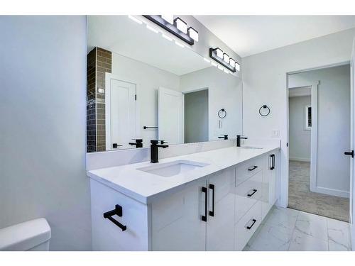 4648 North Haven Drive Nw, Calgary, AB - Indoor Photo Showing Bathroom